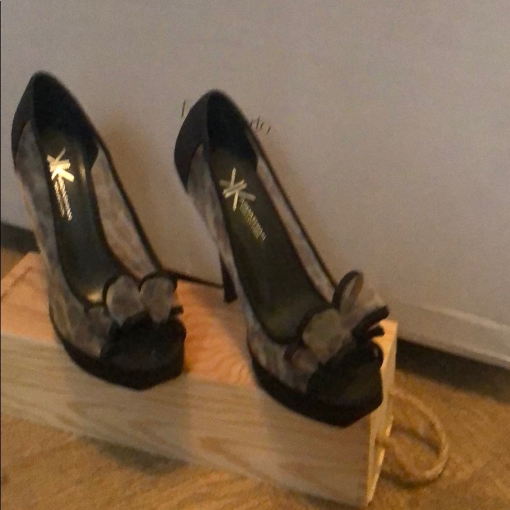 Pumps - Picture 2 of 2